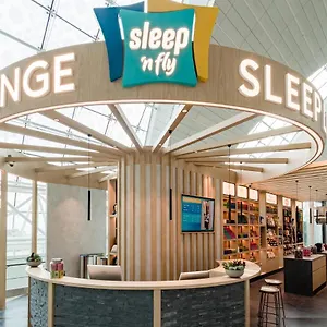 Capsulehotel Sleep 'n Fly Sleep Lounge, B-gates Terminal 3 - Transit Only